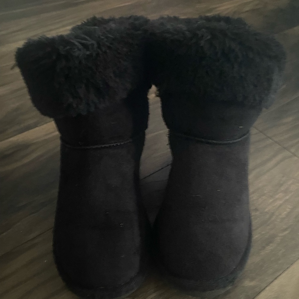 Girls size 13 boots apres by lamo boots with Velcro closure